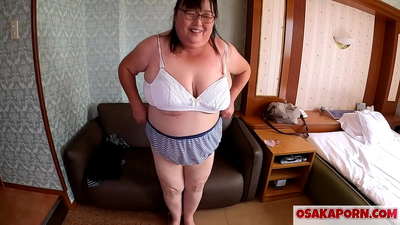日本人の太ったママが巨大なおっぱいを見せながら、セックストイを楽しむ。51歳のアジア人ママが語る性体験。ゆきこ 1 OSAKAPORN デブミルフ